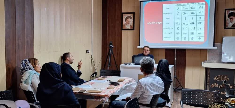 برگزاری کارگاه آموزشی سفالگری و کتیبه نویسی در خانه سمن‌های مردم‌نهادخوزستان